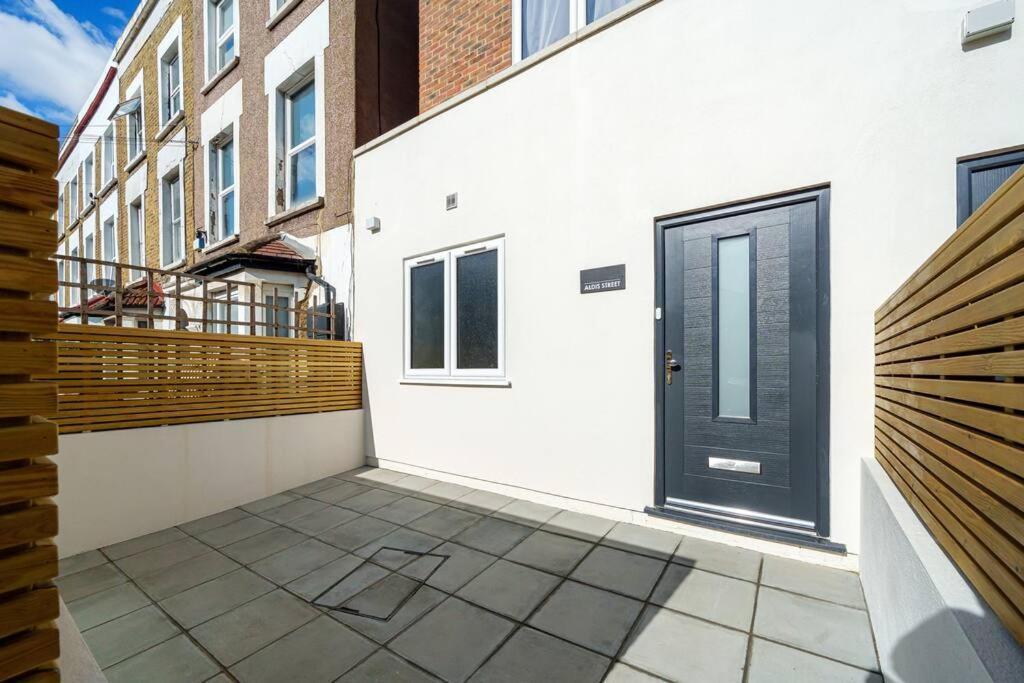 شقة Cosy Tooting Retreat: 2-Bed Gem لندن المظهر الخارجي الصورة