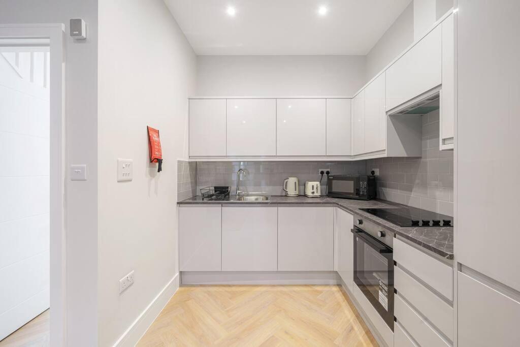 شقة Cosy Tooting Retreat: 2-Bed Gem لندن المظهر الخارجي الصورة